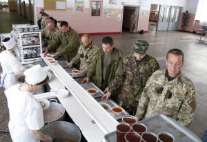 Військових у Десні годували м’ясом з кишковою паличкою з холодильника де було +15°C