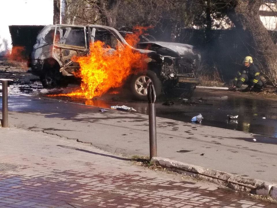 У центрі Маріуполя підірвали автомобіль із полковником СБУ