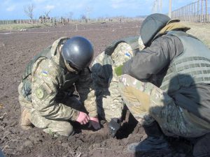 Військові сапери продовжують зачищення периметру території військової частини в Балаклії – Міністерство оборони