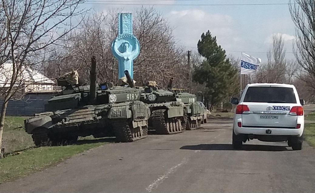 ОБСЄ в своєму звіті показало наявність танків російсько-терористичних військ в окупованому Козацькому, що за 13 км від лінії зіткнення