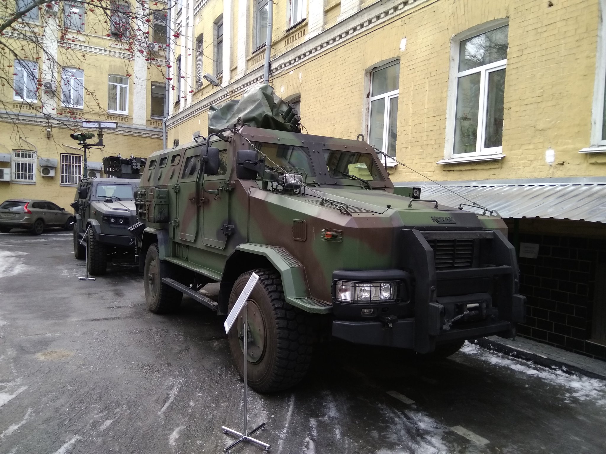 НВО “Практика” пропонує модернізовані версії бронеавтомобіля Козак-2 для української армії