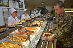 Оголошено перші закупівлі продуктів для армії за новими нормами забезпечення