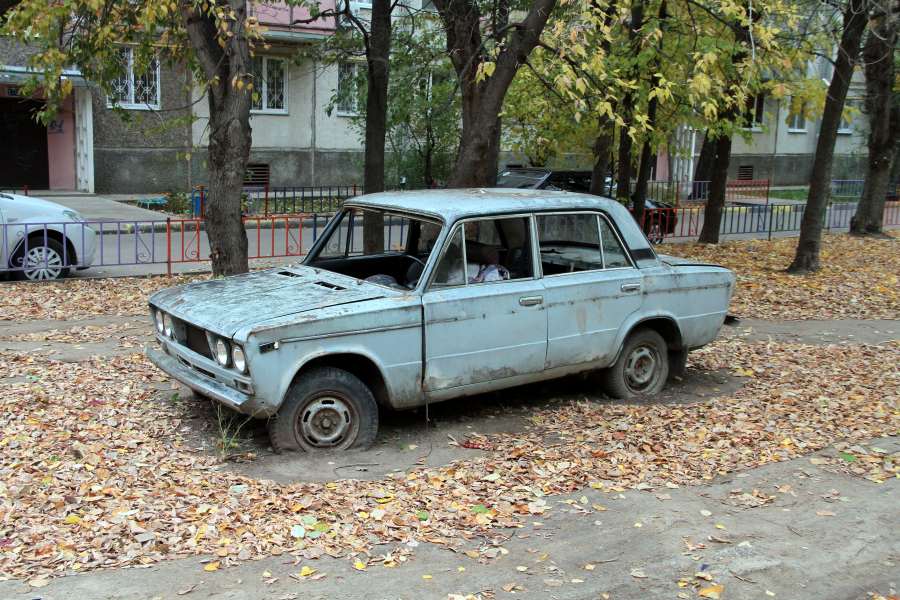 Для корисної справи у 169 Навчальний центр “Десна” волонтери шукають автомобілі у не робочому стані