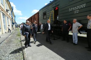 Укрзалізниця продемонструвала модернізований вагон для військової варти