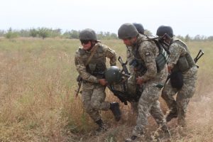 Неподалік Новомихайлівки поранено українського бійця