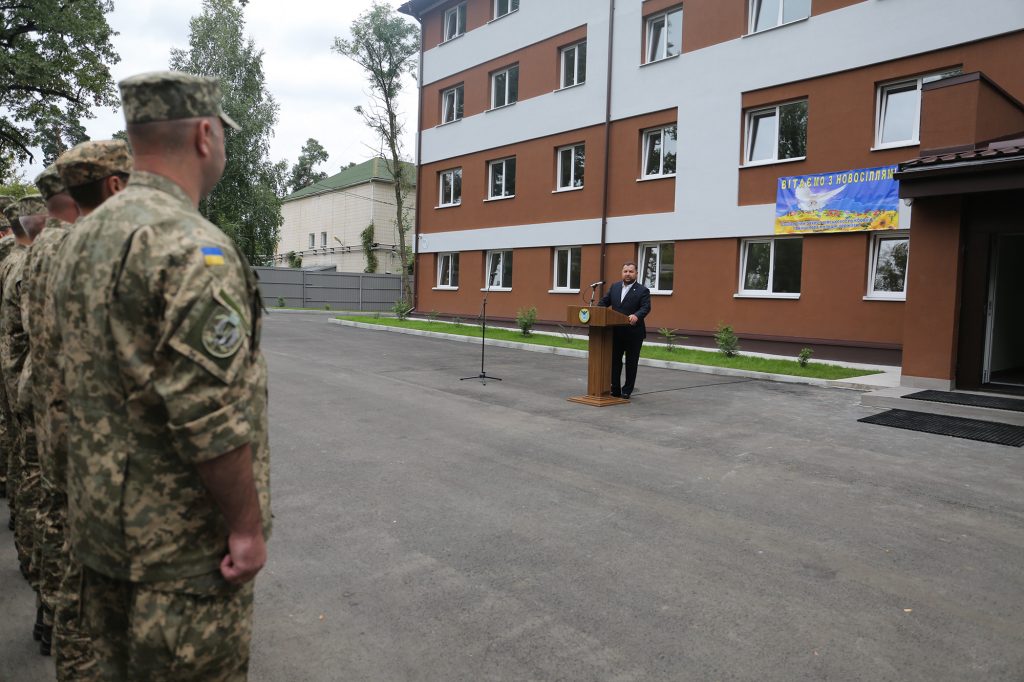 Урочистості в ході отримання квартир військовослужбовцями ГУР