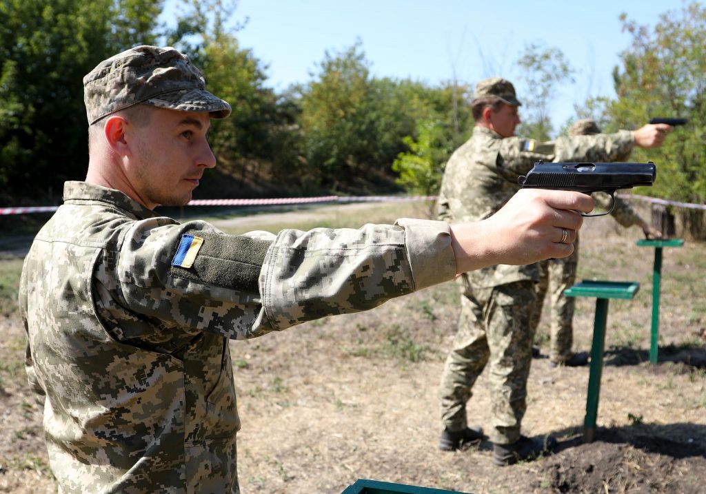 Стрільба з пістолета Макарова офіцерами 109-ї бригади ТрО