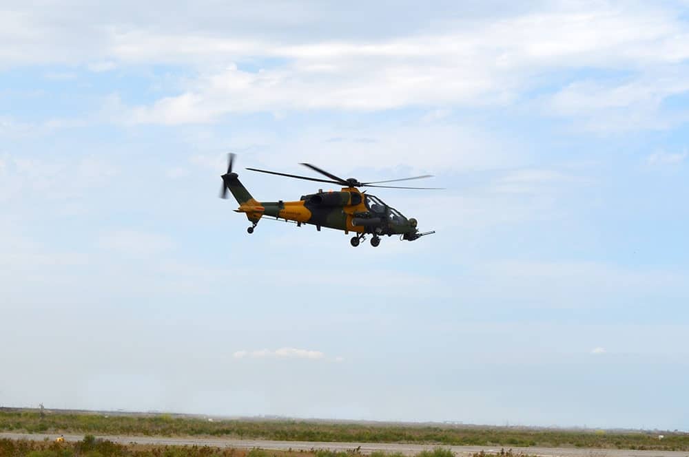 Турецький AH-1W в Азербайджані