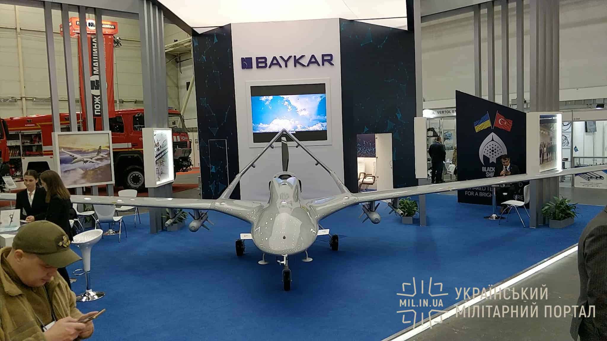 Турецький ударний безпілотник Bayraktar TB2 доступний для огляду