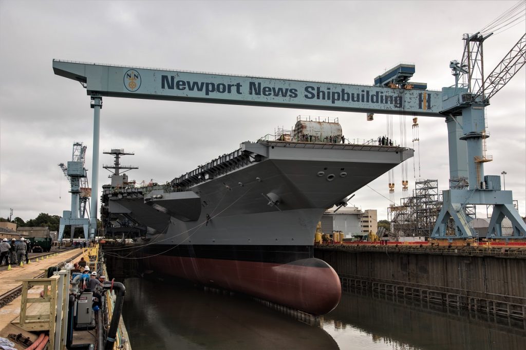 Авіаносець USS John F. Kennedy (CVN 79) під час заповнення сухого доку водою