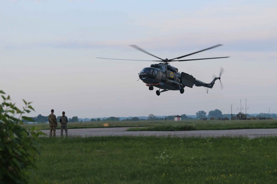 Гелікоптер РЕБ Мі-8МТПБ бортовий номер 38