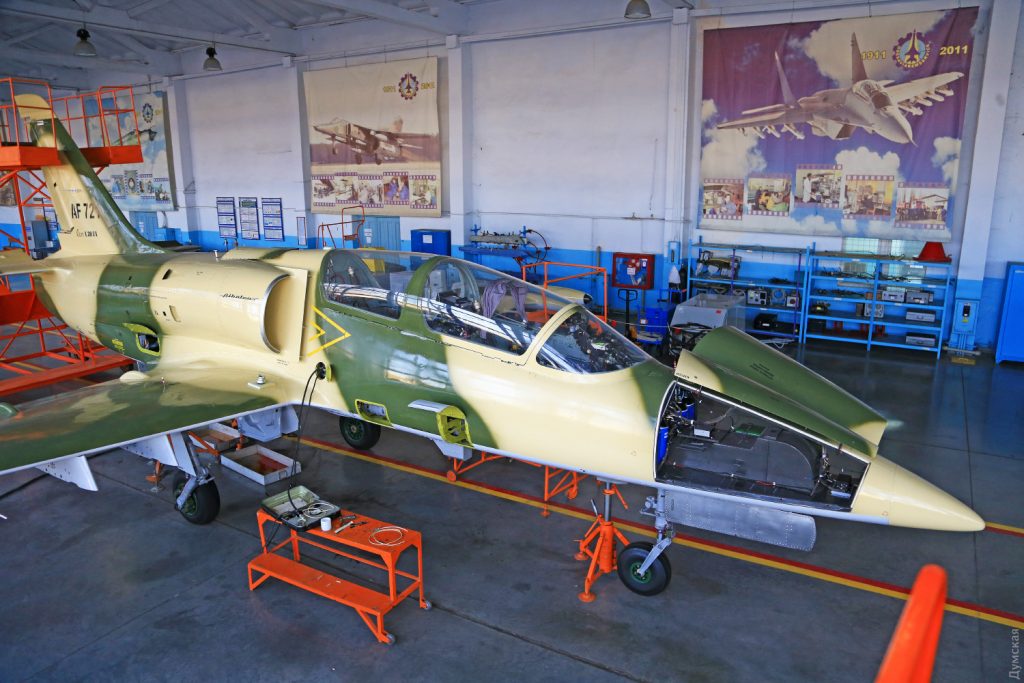 L-39ZA ВПС Уганди у цеху Одеського авіаційного заводу 1