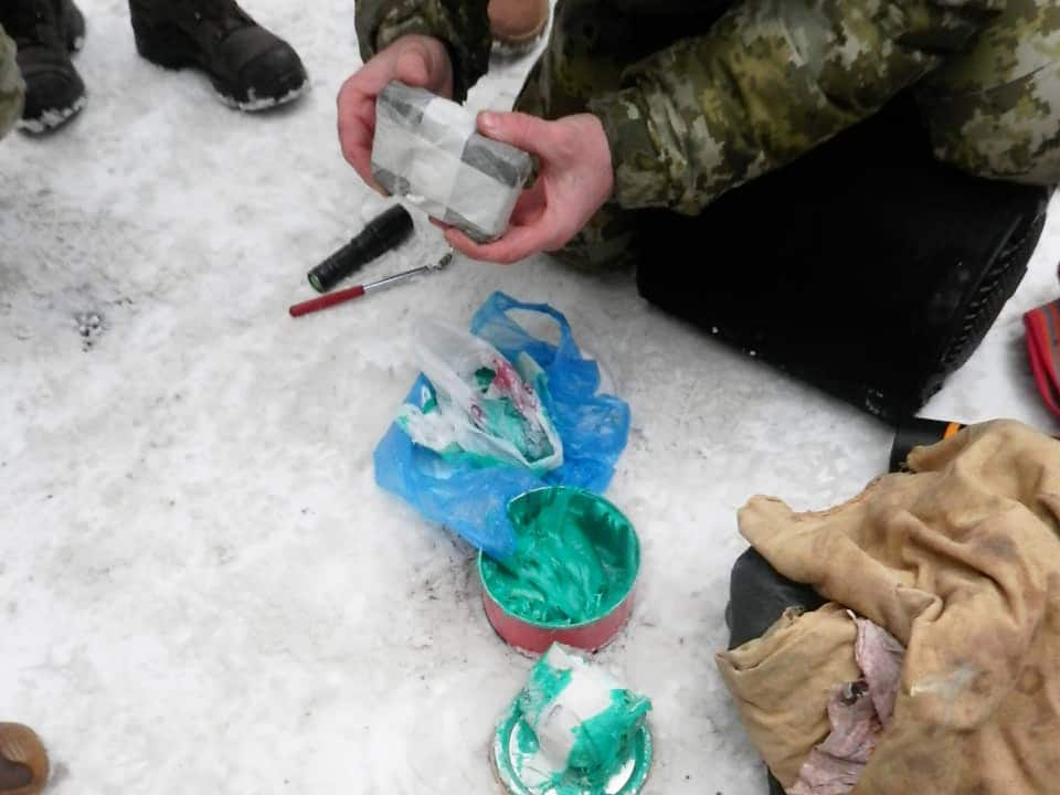 На КПВВ «Майорське» виявили вибухівку