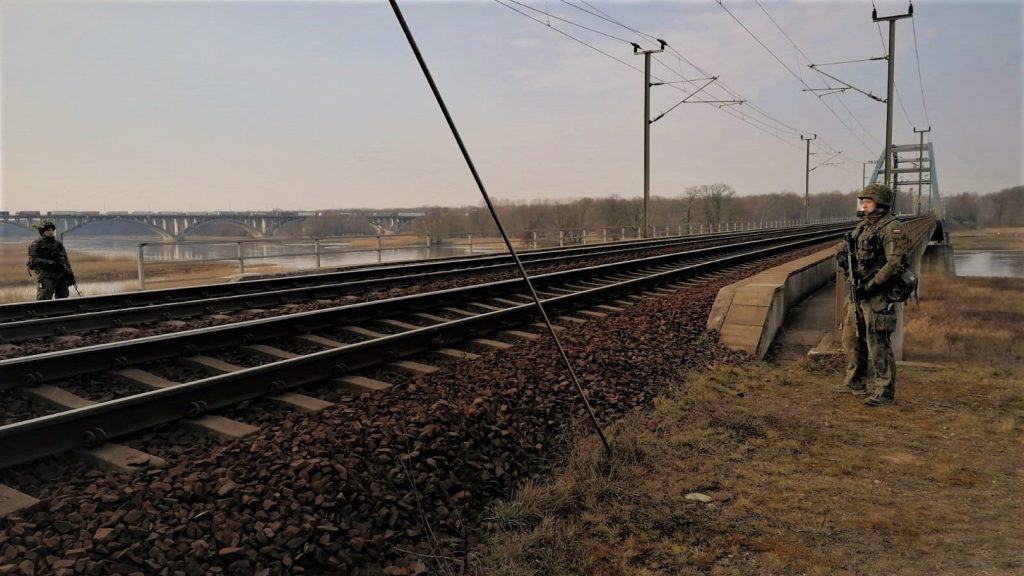 Бійці 17-ї Великопольської механізованої бригади допомагають забезпечити кордони