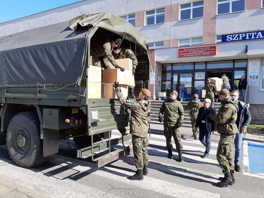 Бійці територіальної оборони Польщі допомагають у забезпеченні доставки медичного обладнання та засобів до лікувальних закладів