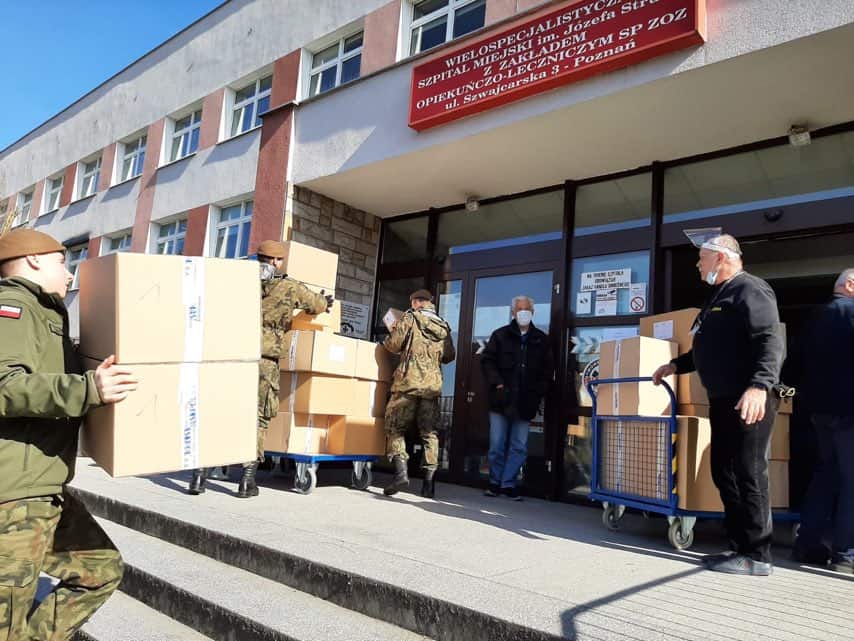 Бійці територіальної оборони Польщі допомагають у забезпеченні доставки медичного обладнання та засобів до лікувальних закладів