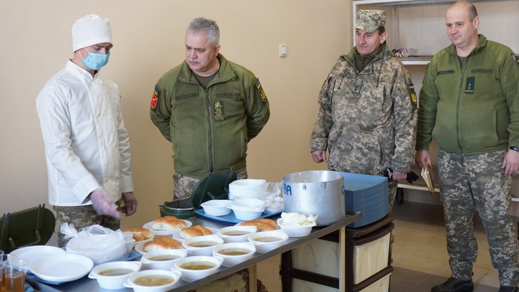 Харчування у відкритій їдальні в Одесі