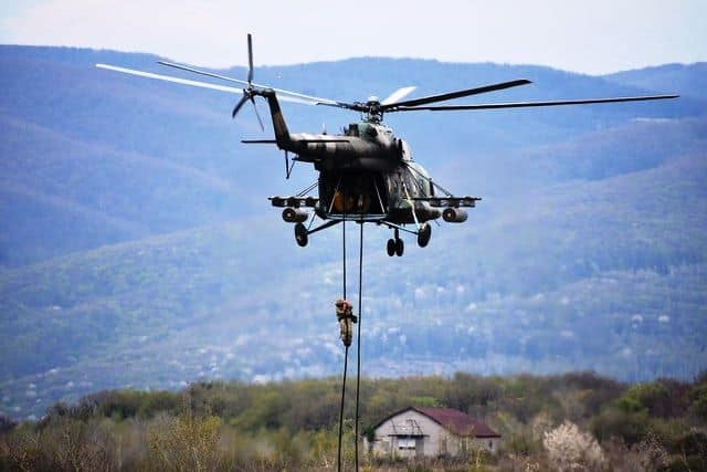 Десантування за допомогою Адаптер-М1 на навчаннях ЗСУ на Закарпатті. Фото: Міноборони. 16.04.2020