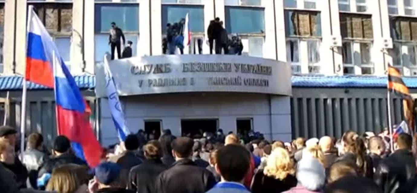 Luhansk SBU building, seized by pro-Russian protesters. 6 April 2014. © Unknown authors of the original video.