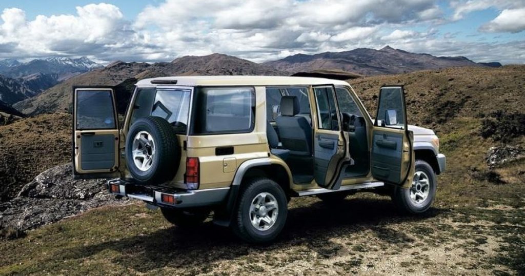 П'ятидверний позашляховик Toyota Land Cruiser