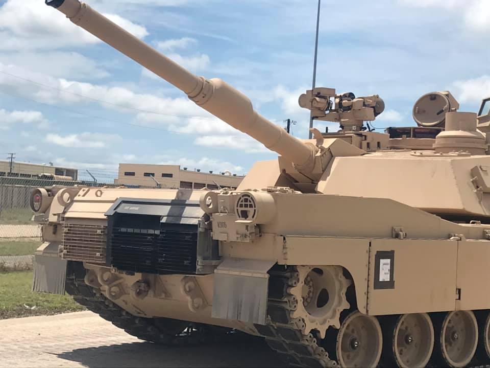 Логістичні проблеми затримують можливу передачу Україні танків “Abrams” і “Leopard” – Politico