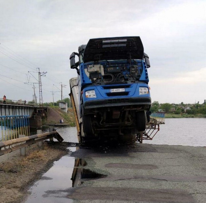 Обвалений міст поблизу Нікополя