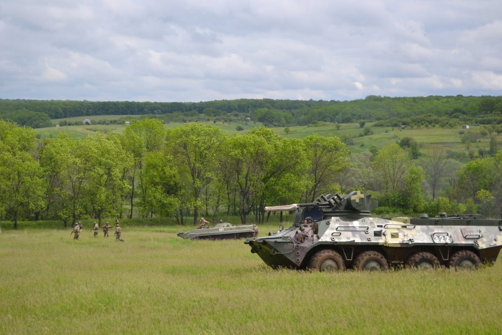 Курсанти під час навчань з БТР-3 та БМП-1. Фото: Військовий інститут