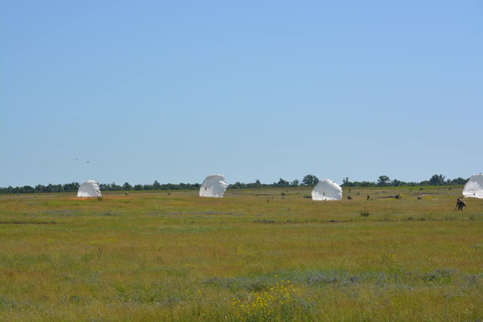 Стрибки з Мі-8 81 ОАеМБр. Фото: ДШВ