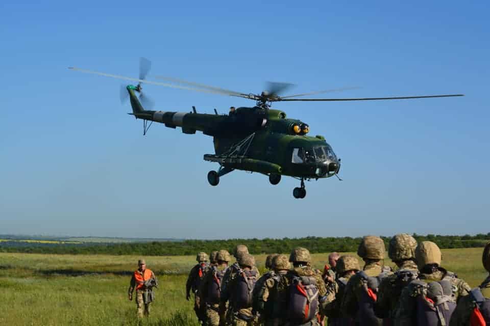 Стрибки з Мі-8 81 ОАеМБр. Фото: ДШВ