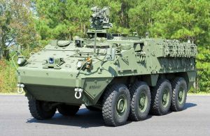 Обслуговування Stryker: чому батарея в БТР може не заряджатись і як правильно замінити амортизатор люка двигуна