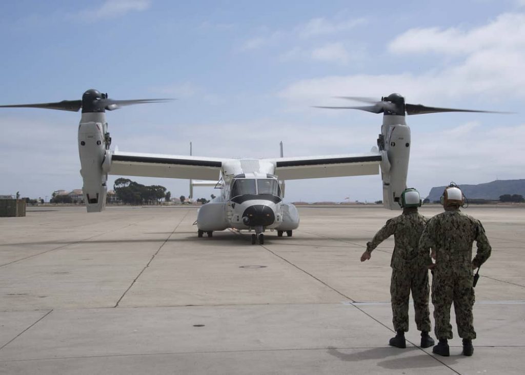 ВМФ США отримав перший конвертоплан CMV-22B