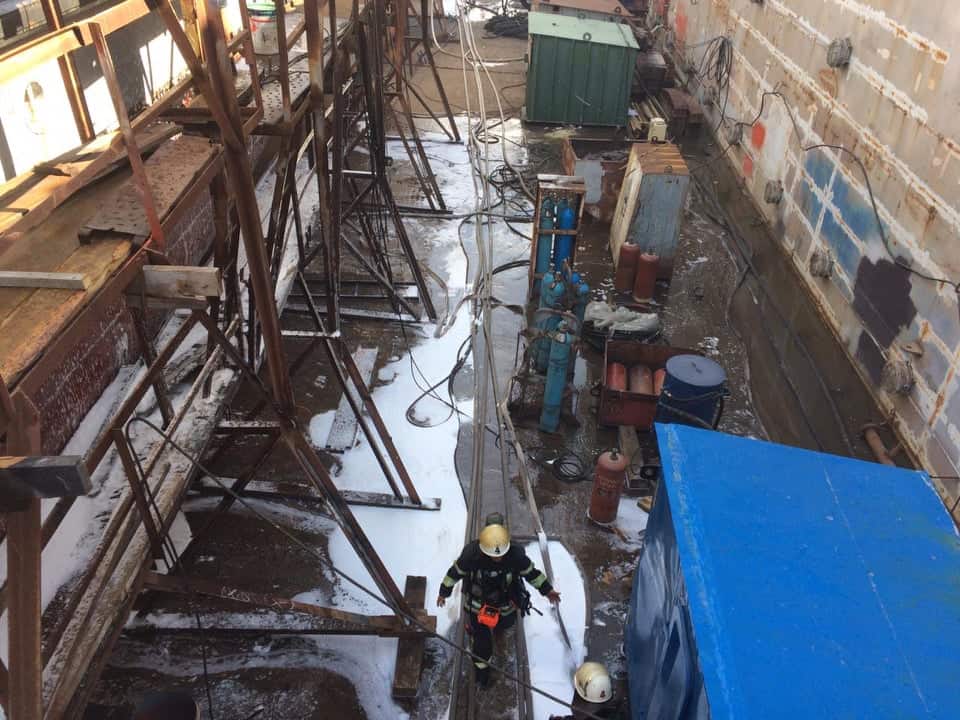 Пожежа на десантному кораблі. Фото від ДСНС