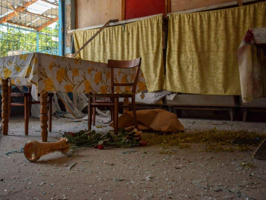 Будинок після влучання снаряду. Фото: ЗМІ Азербайджану