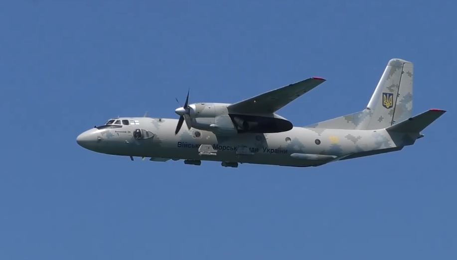 Ан-26 ВМС помічений з авіабомбами