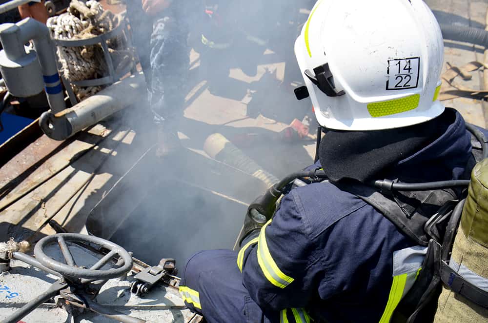 Пожежа на десантному кораблі. Фото від ДСНС