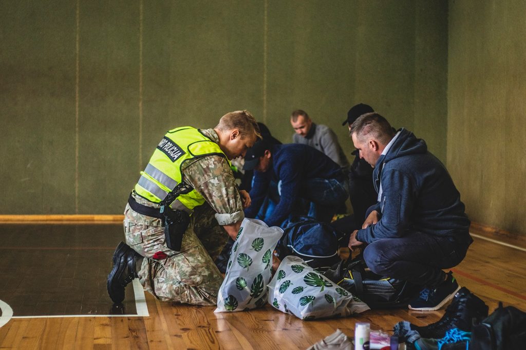 Перевірка речей резервістів у Драгунському батальйоні литовської армії