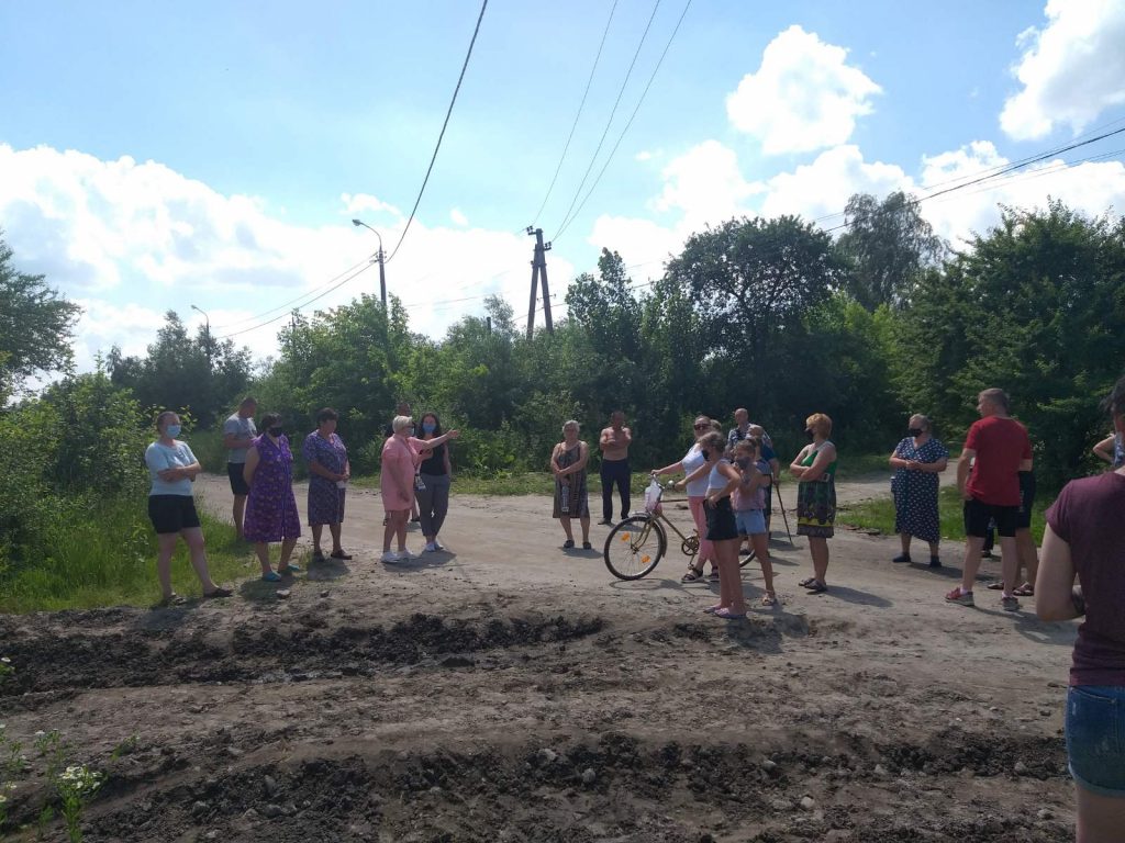 Пошкодження дороги через рух гусеничної техніки з Шепетівського ремонтного заводу