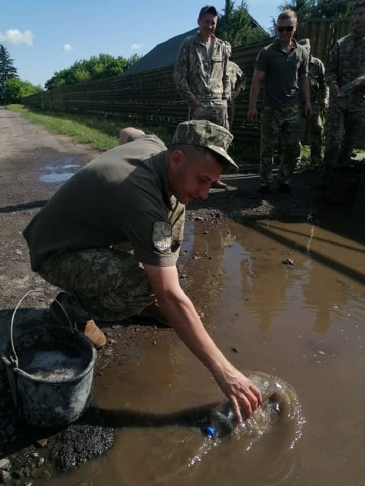 Прибирання води з території 204-ї бригади