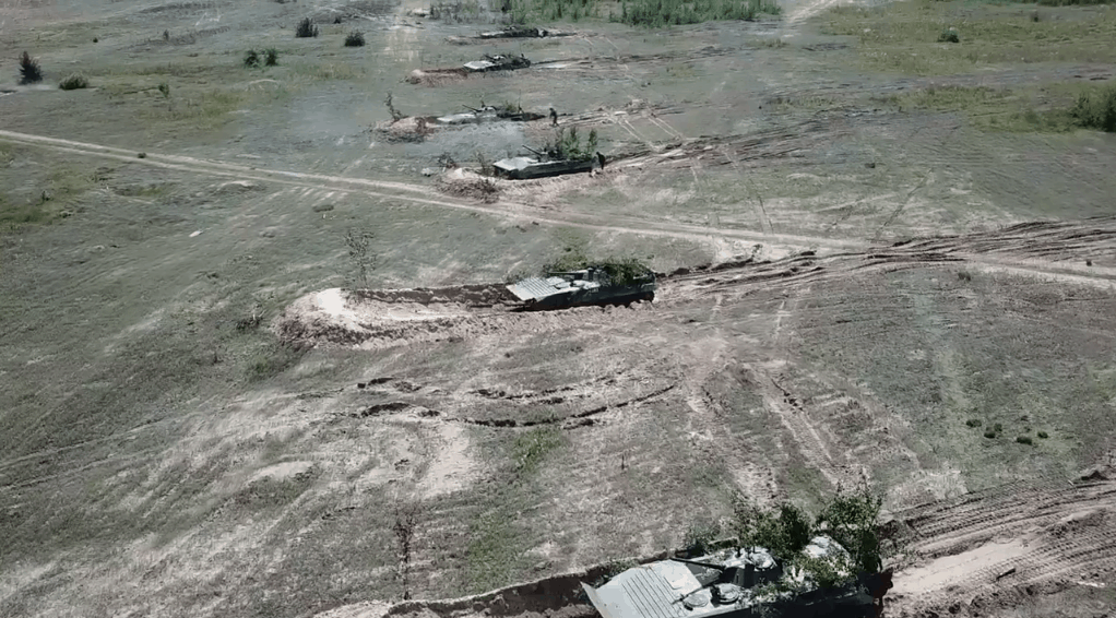 Бронетранспортери під час навчань ЗСУ. Фото: Генштаб