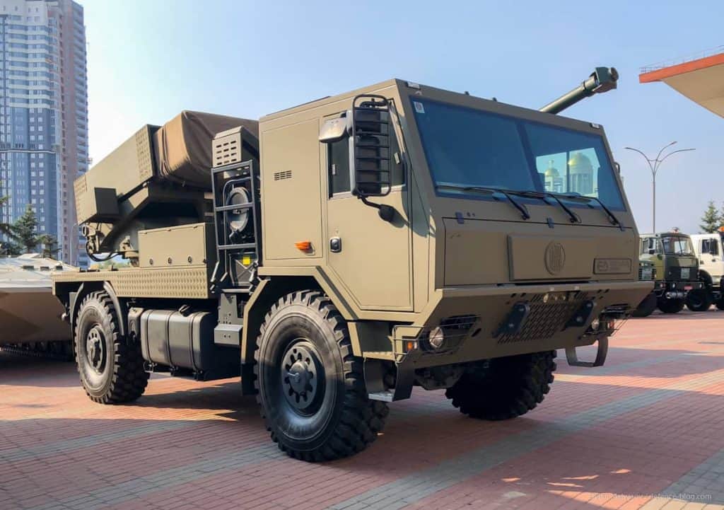 Реактивна система залпового вогню BM-21 MT від Excalibur Army на шасі Tatra 815 з колісною формулою 4x4