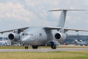 Військово-транспортний літак Ан-178