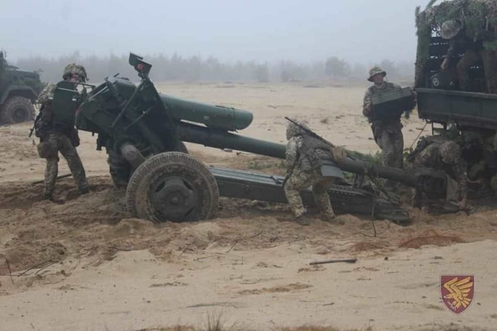 Десантники-артилеристи провели бойові стрільби. Підготовка Д-30 до стрільб на навчаннях. Жовтень 2020. Фото: ДШВ ЗСУ