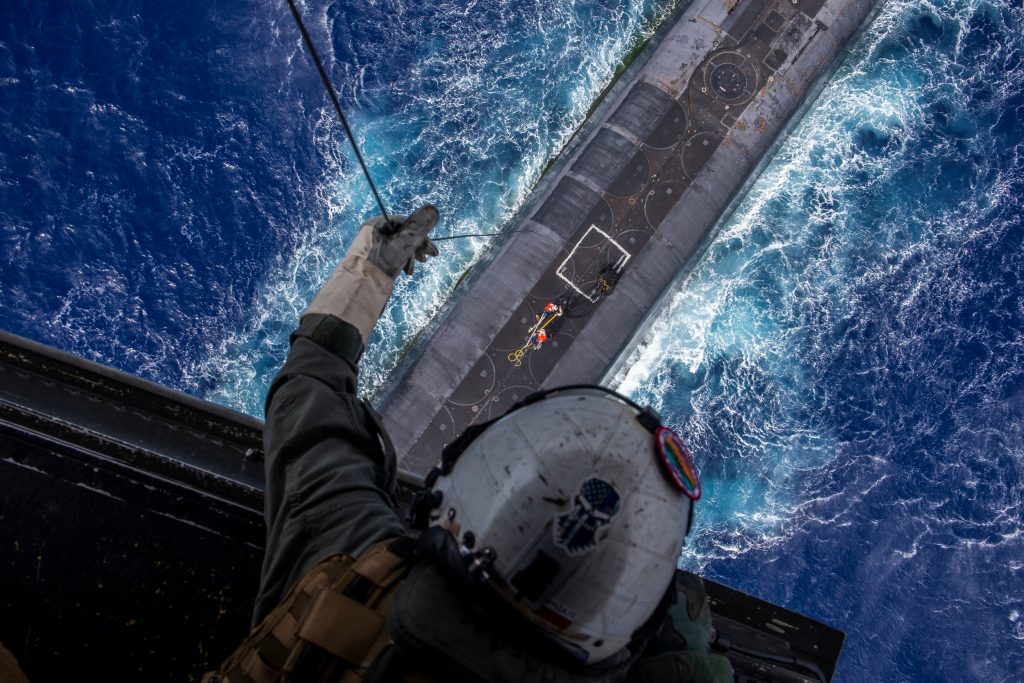 Доставка вантажу на USS «Henry M. Jackson». Фото: ВМФ