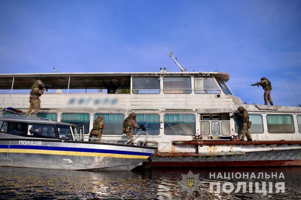 Спецпідрозділ КОРД та водна поліція на спільних навчаннях. Листопад 2020. Фото: МВС