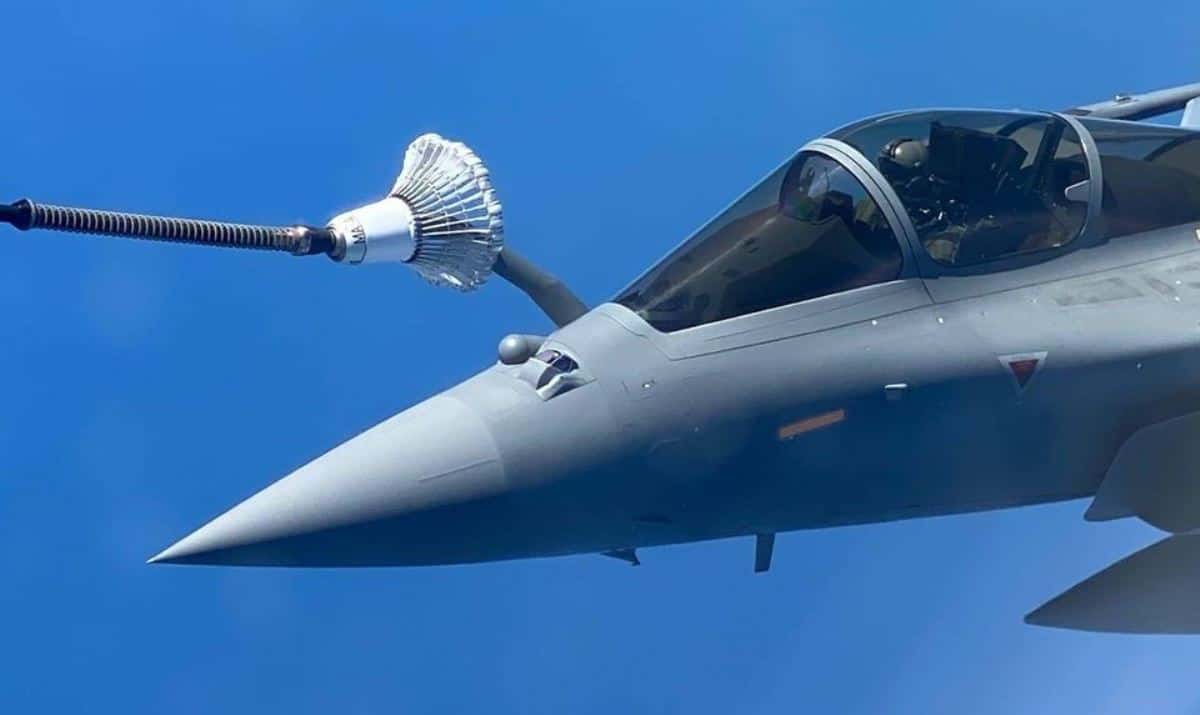 Дозаправка в повітрі винищувача Rafale. Фото: ПС Індії