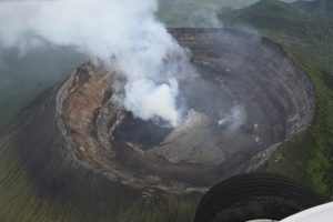 Український Мі-8 в ДР Конго здійснив посадку на кратер діючого вулкана