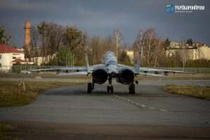 В авіабригаді у Василькові автомобіль зіткнувся з літаком