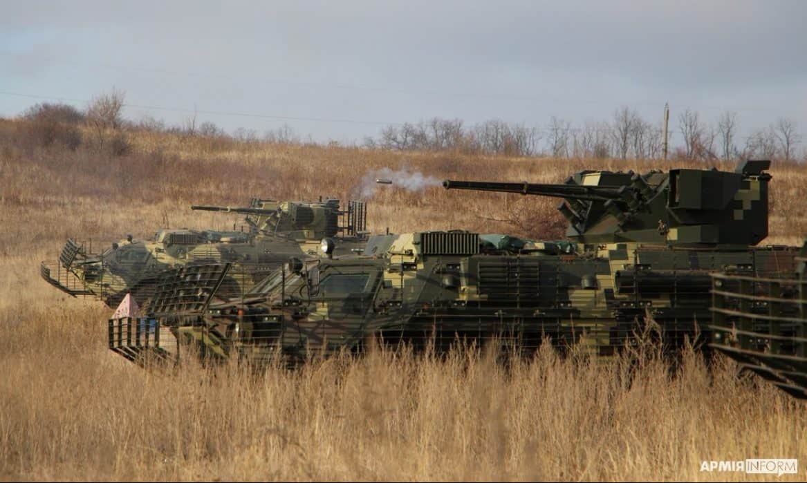 БТР-4Е ЗСУ провели стрільби на Донбасі