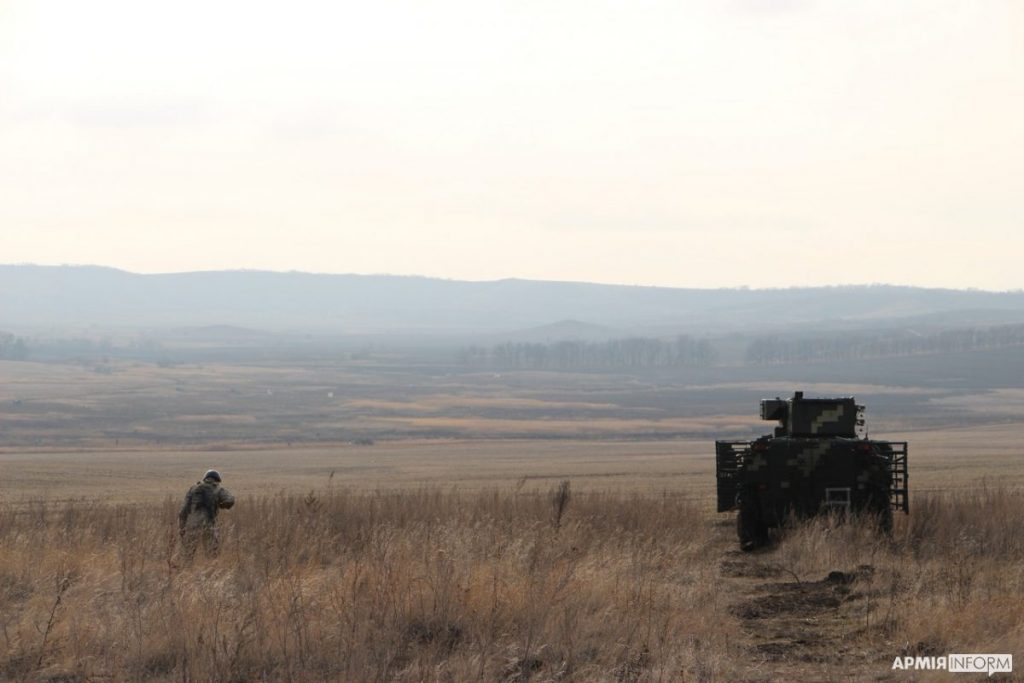 Стрільби бронетранспортеру БТР-4Е на одному з полігонів на Донбасі