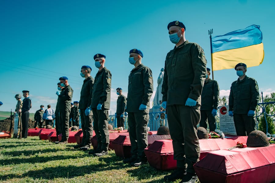 На Донеччині перепоховали воїнів загиблих у Другу Світову Війну